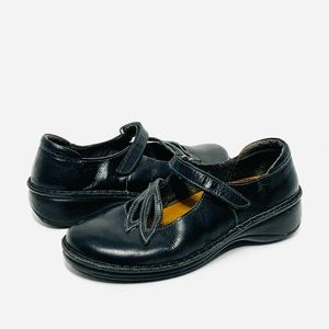 Naot Primrose Black Leather Maryjane Floral Inspired Design Shoes Size 11